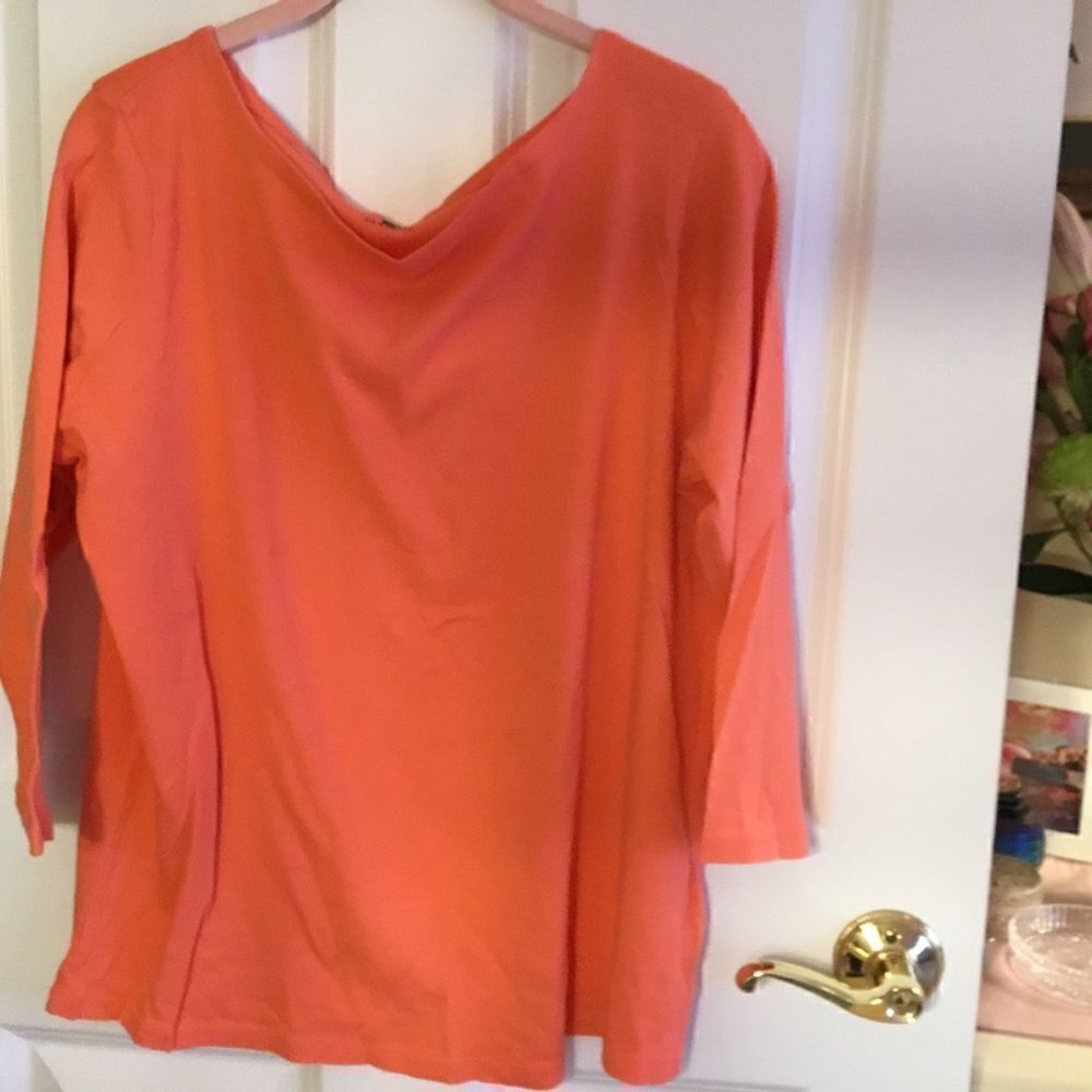 Jones New York Soft Orange 3/4 sleeves tee in Women’s size 1X.